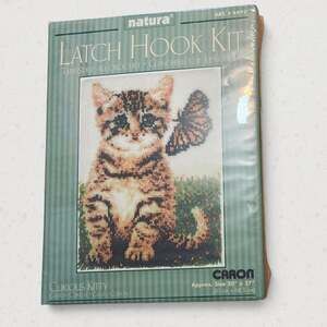 Caron Latch Hook Kit Natura Curious Kitty Cat Wall Hanging Rug Art R892 20x27"
